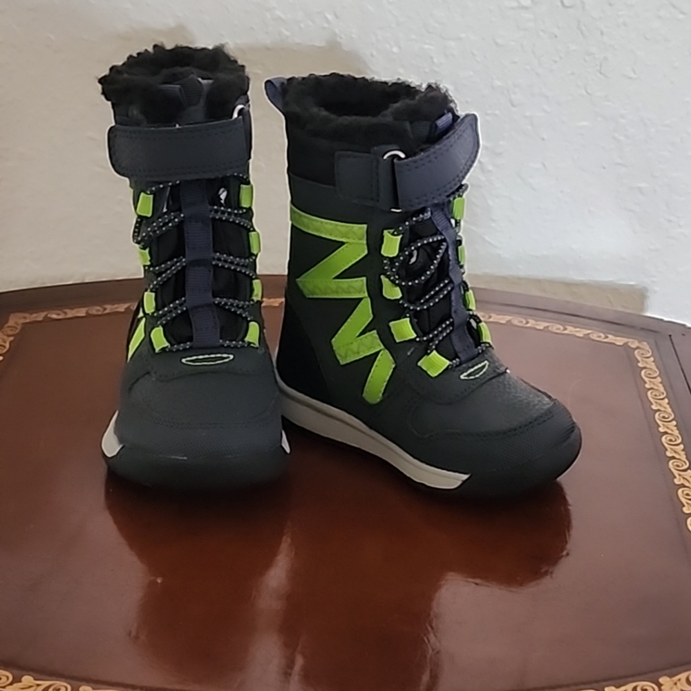 New Merrell Kids Winter Boots with Neon Accents Size 4 Toddler
